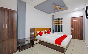 Oyo Hotel Navrang